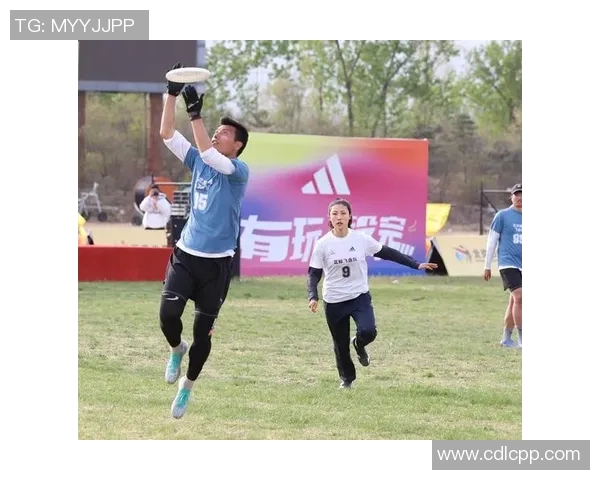 杭州飞盘队与上海飞盘队赛后复盘团队协作的精彩瞬间与战术分析